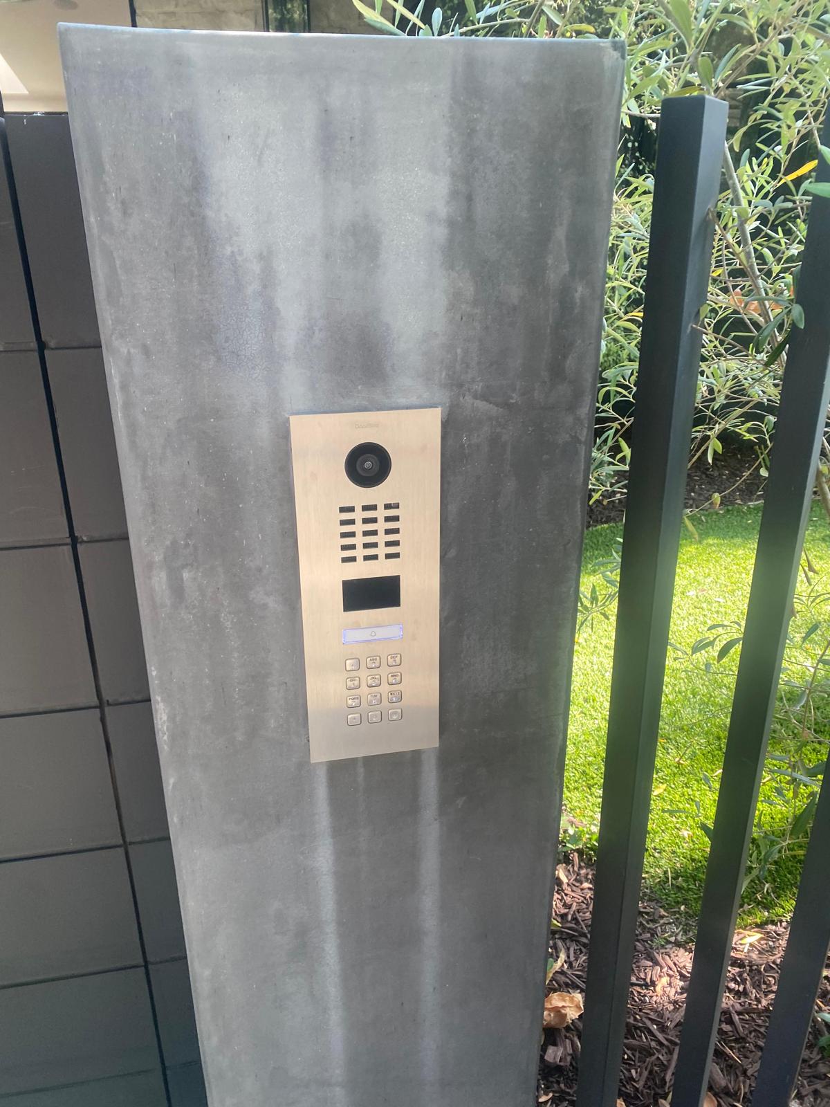 Commercial locksmith